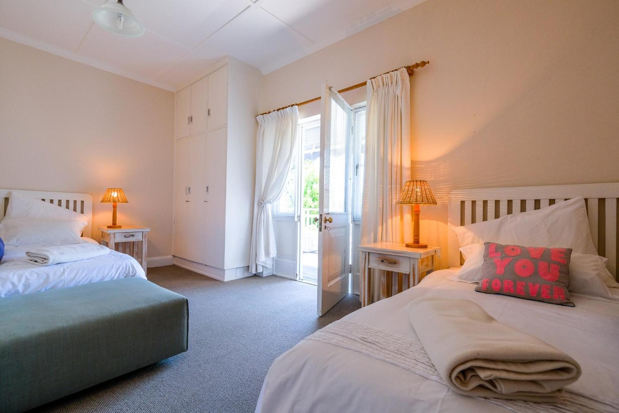 Oude Berg Guesthouse - 10 Caledon Street Джордж Номер фото